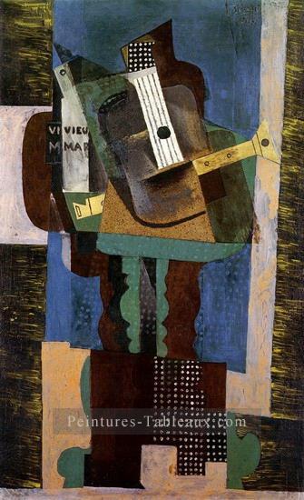Guitare clarinette et bouteille sur une table 1916 cubisme Pablo Picasso Peintures à l'huile